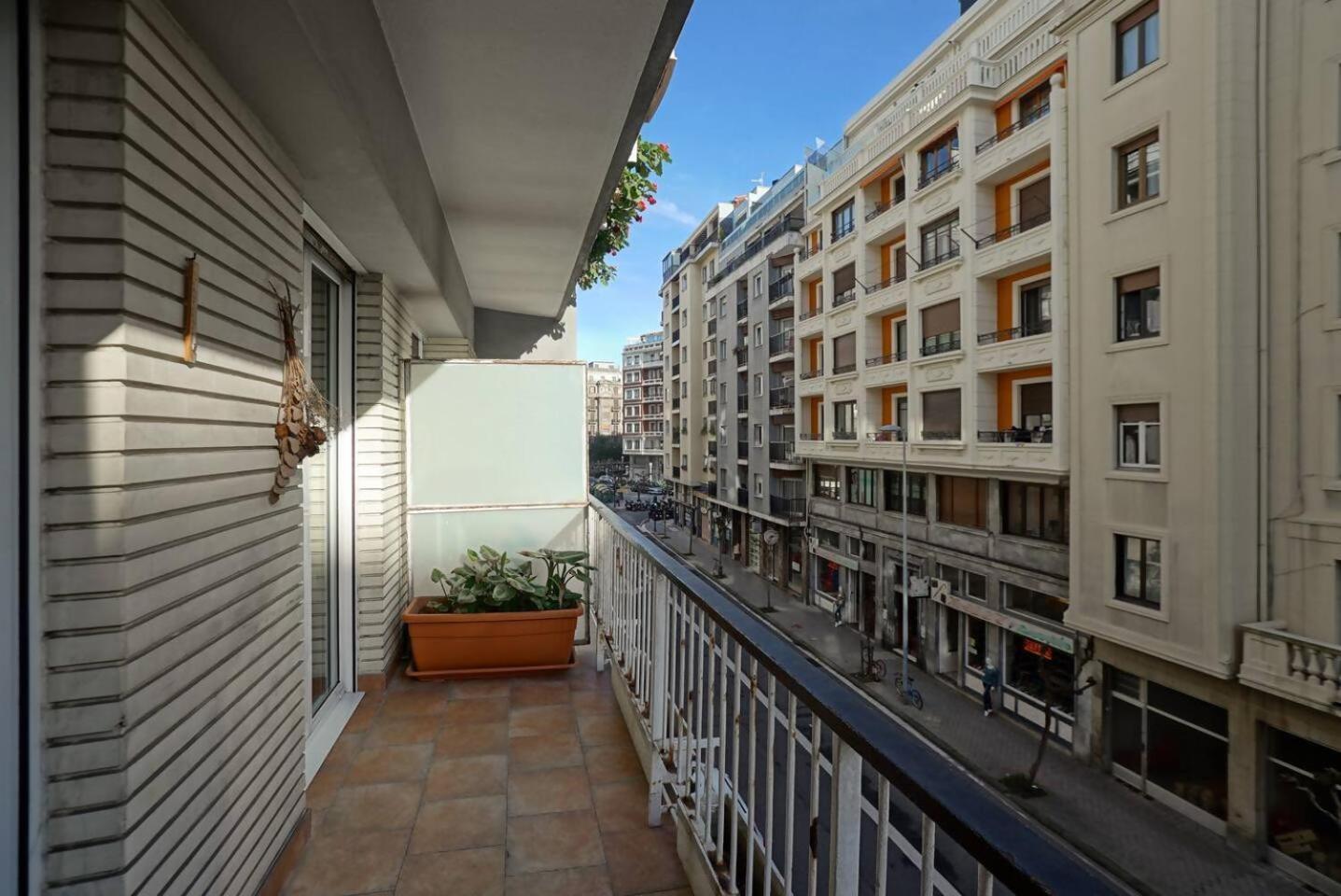Amplio Apartamento En Gros Con Parking Privado San Sebastian Luaran gambar